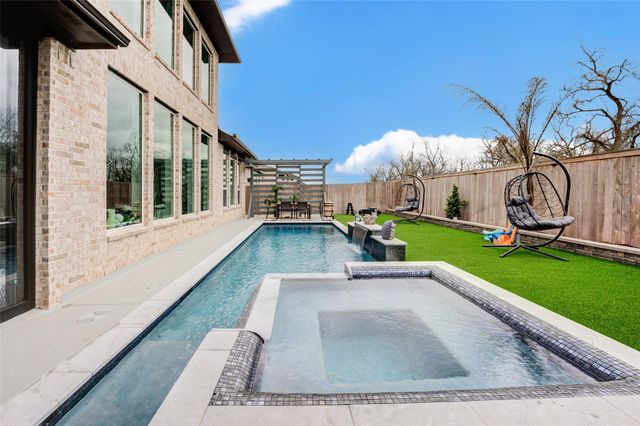 5111 Maumee River Drive, Sugar Land, TX 77479