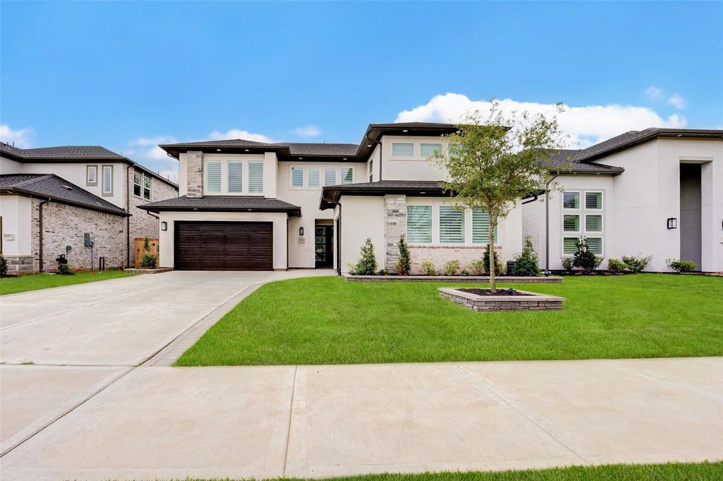5111 Maumee River Drive, Sugar Land, TX 77479