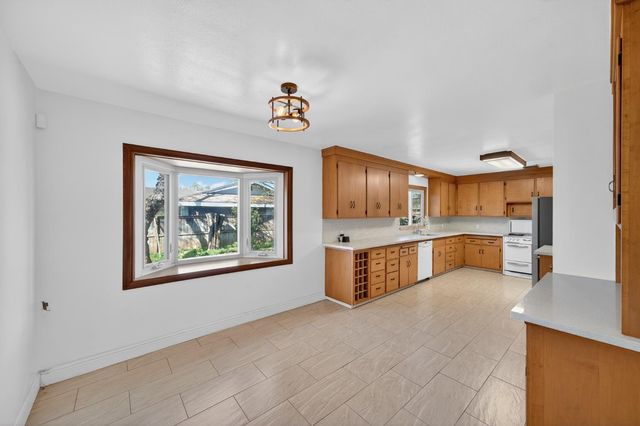 2303 Fulton Ave, Sacramento, CA 95825