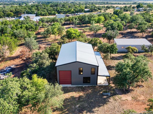 110 Moellering, Fredericksburg, TX 78624