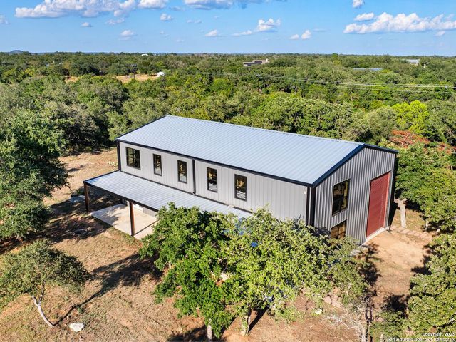 110 Moellering, Fredericksburg, TX 78624