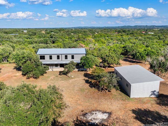 110 Moellering, Fredericksburg, TX 78624