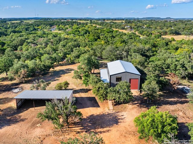 110 Moellering, Fredericksburg, TX 78624