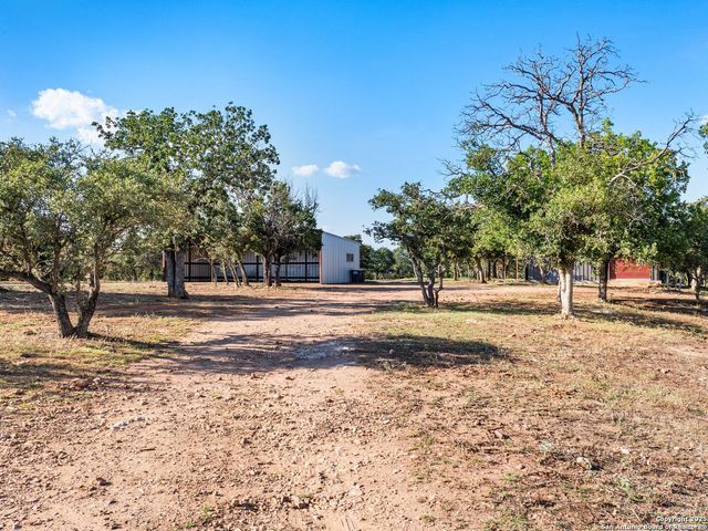 110 Moellering, Fredericksburg, TX 78624