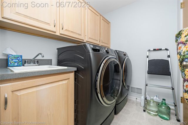 52505 Westcreek Drive Drive, Macomb Township, MI 48042