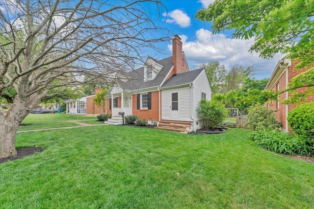 2316 Fairway DR, Roanoke, VA 24015