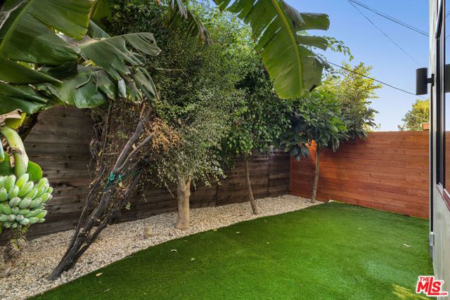 3909 W Exposition Boulevard, Los Angeles, CA 90016