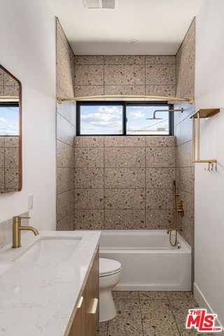 3909 W Exposition Boulevard, Los Angeles, CA 90016