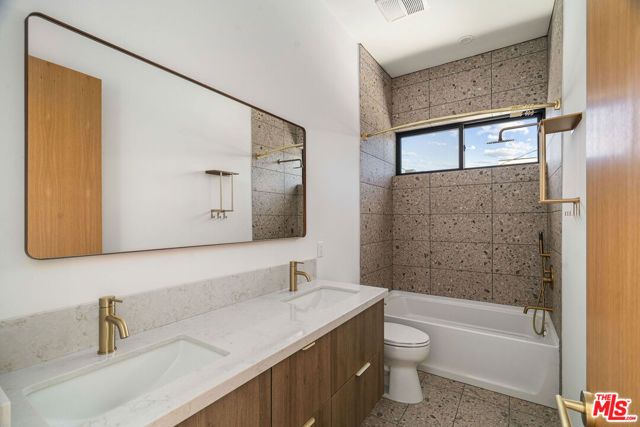 3909 W Exposition Boulevard, Los Angeles, CA 90016