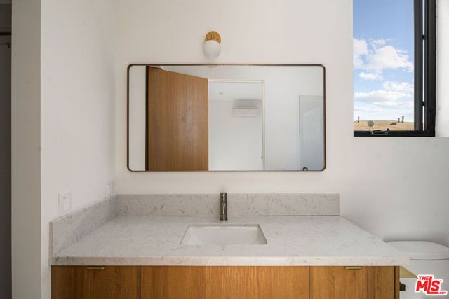 3909 W Exposition Boulevard, Los Angeles, CA 90016