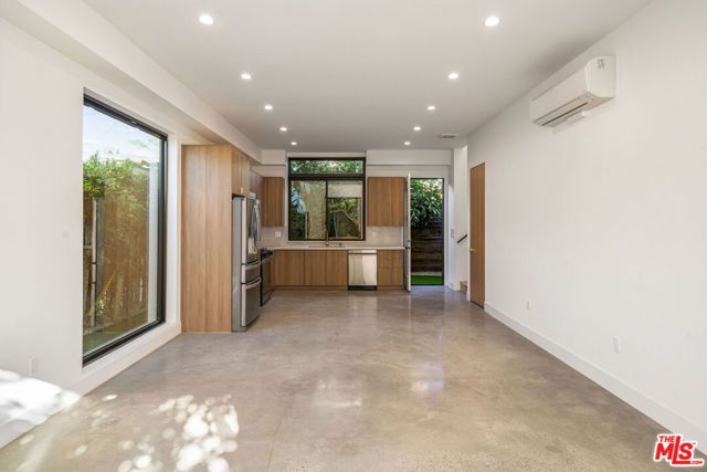 3909 W Exposition Boulevard, Los Angeles, CA 90016