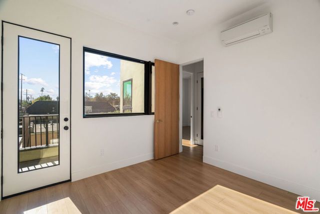 3909 W Exposition Boulevard, Los Angeles, CA 90016