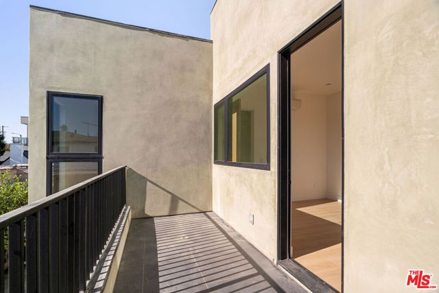 3909 W Exposition Boulevard, Los Angeles, CA 90016