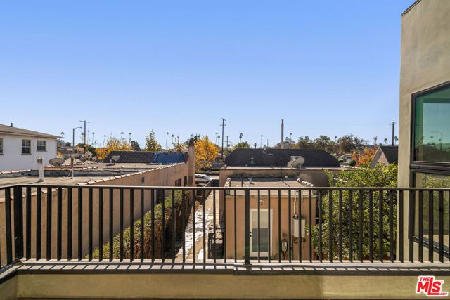 3909 W Exposition Boulevard, Los Angeles, CA 90016