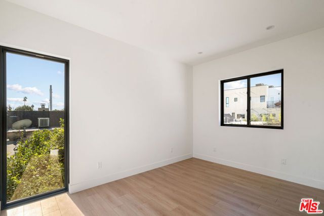 3909 W Exposition Boulevard, Los Angeles, CA 90016