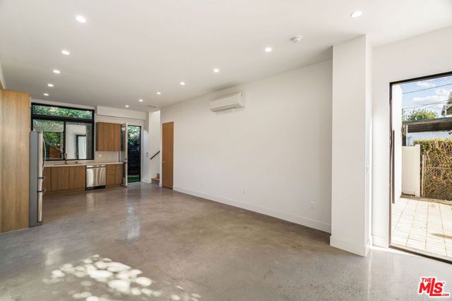 3909 W Exposition Boulevard, Los Angeles, CA 90016