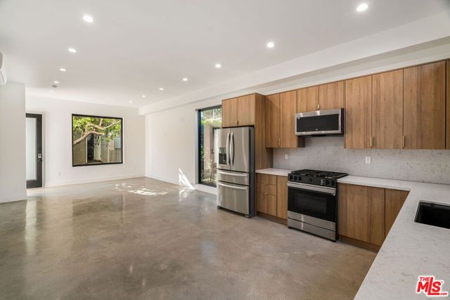 3909 W Exposition Boulevard, Los Angeles, CA 90016