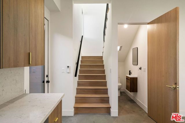 3909 W Exposition Boulevard, Los Angeles, CA 90016