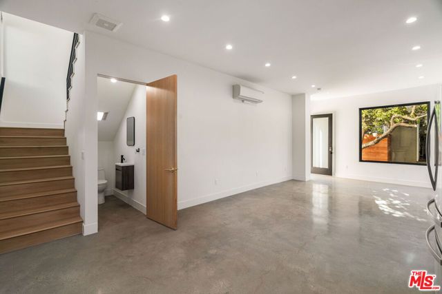 3909 W Exposition Boulevard, Los Angeles, CA 90016