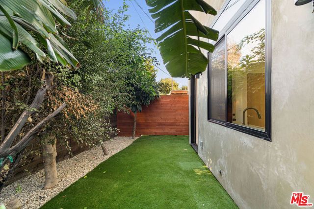 3909 W Exposition Boulevard, Los Angeles, CA 90016