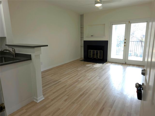 3111 Tom Green ST 207, Austin, TX 78705