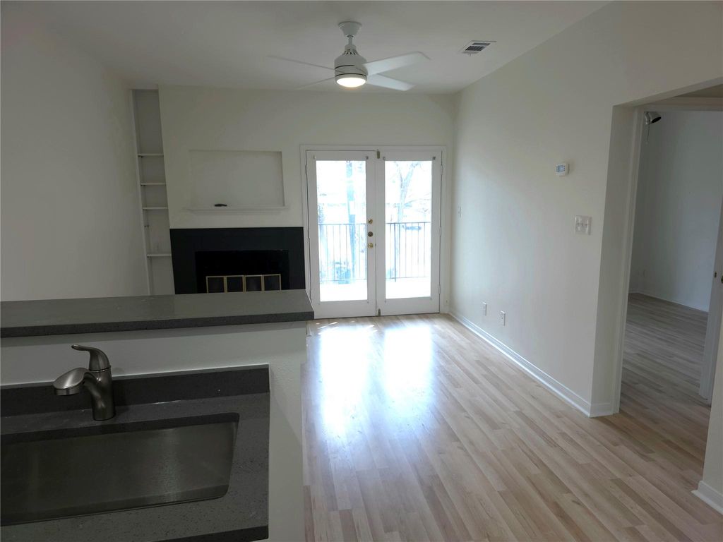 3111 Tom Green ST 207, Austin, TX 78705