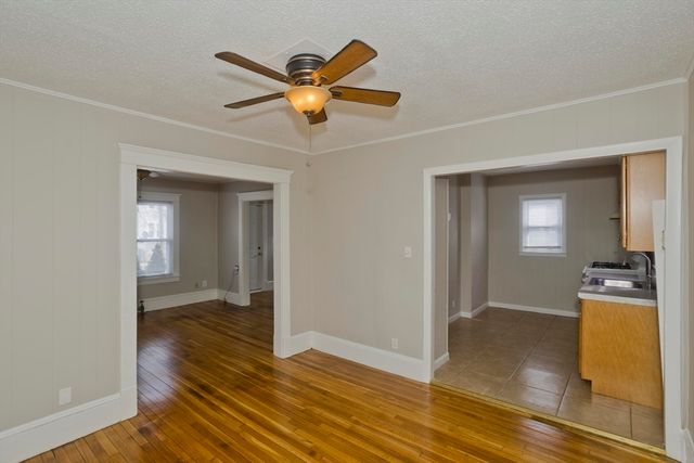 36 Daniel St, Springfield, MA 01151