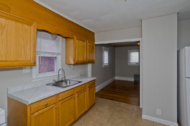 36 Daniel St, Springfield, MA 01151