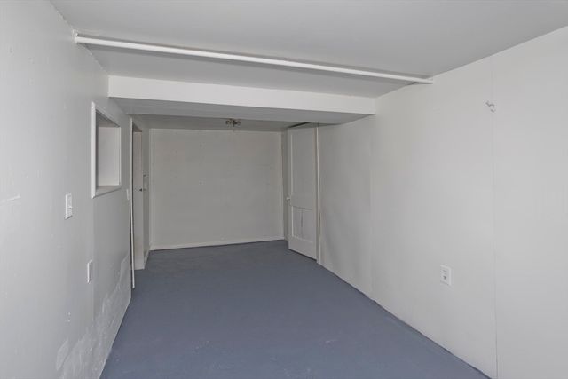 36 Daniel St, Springfield, MA 01151