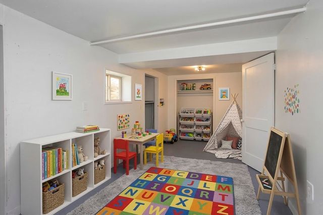 36 Daniel St, Springfield, MA 01151