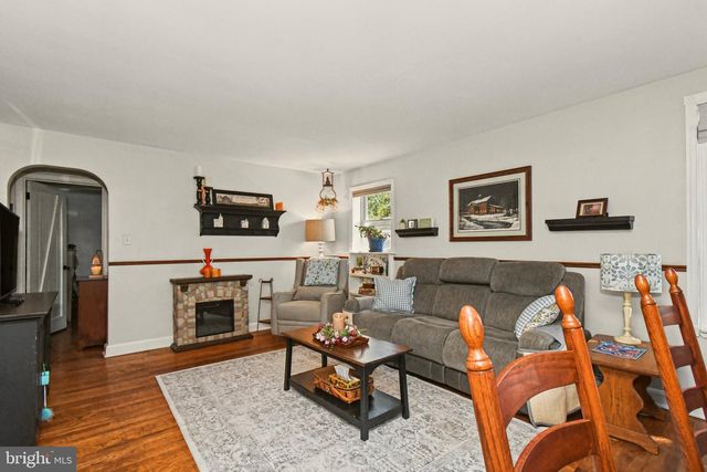 1113 W MILL ST, Quakertown, PA 18951