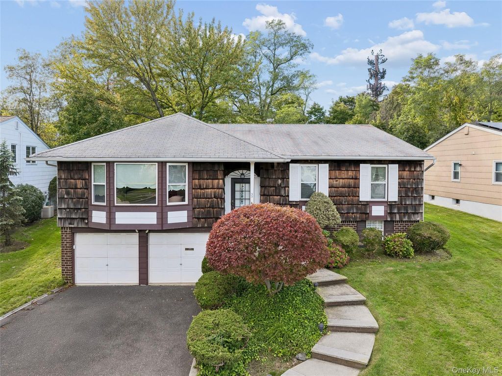 53 Carriage Road, Roslyn, NY 11576 — exterior