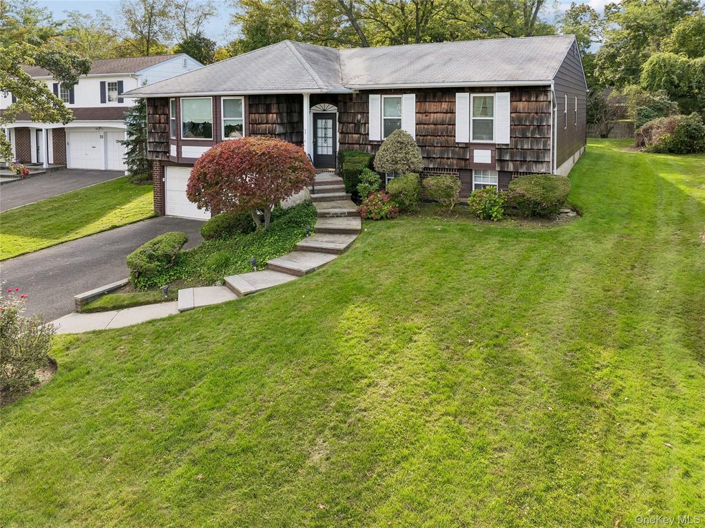 53 Carriage Road, Roslyn, NY 11576 — photo 2