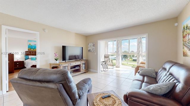7877 Golf Cir Dr 304, Margate, FL 33063