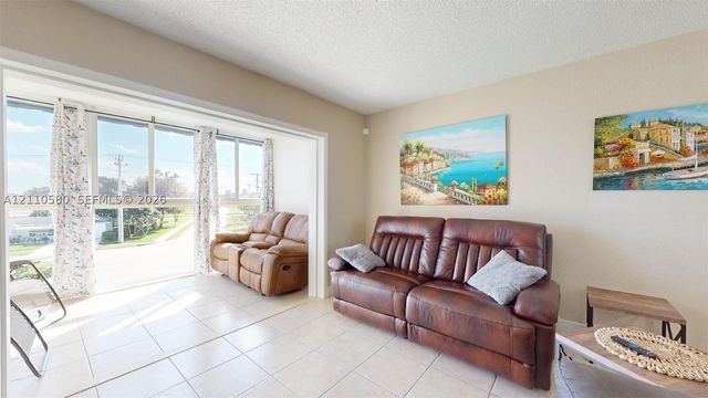 7877 Golf Cir Dr 304, Margate, FL 33063