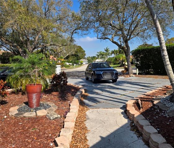 740 Conch Shell Pl, Plantation, FL 33324