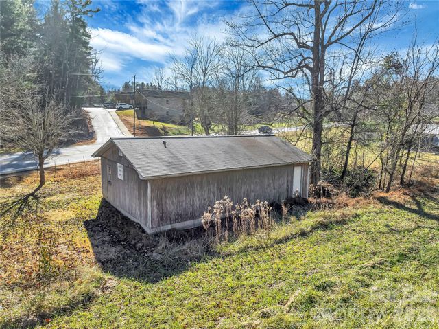 283 Ozone Drive, Saluda, NC 28773