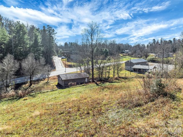 283 Ozone Drive, Saluda, NC 28773