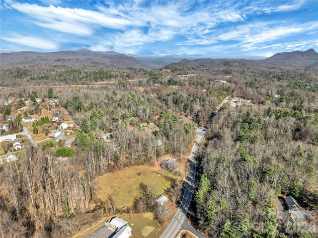 283 Ozone Drive, Saluda, NC 28773