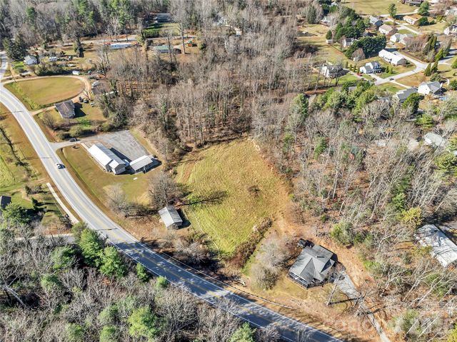 283 Ozone Drive, Saluda, NC 28773