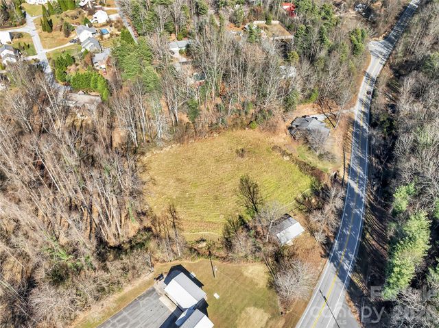 283 Ozone Drive, Saluda, NC 28773