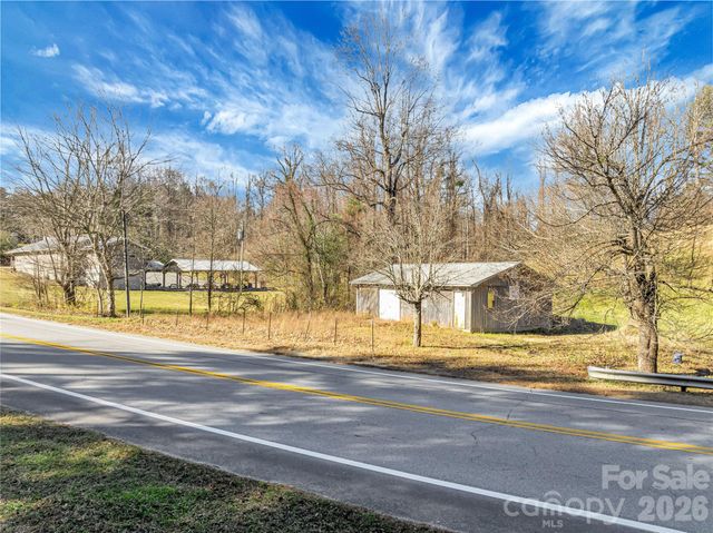 283 Ozone Drive, Saluda, NC 28773