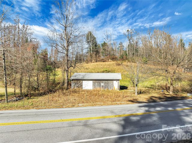 283 Ozone Drive, Saluda, NC 28773