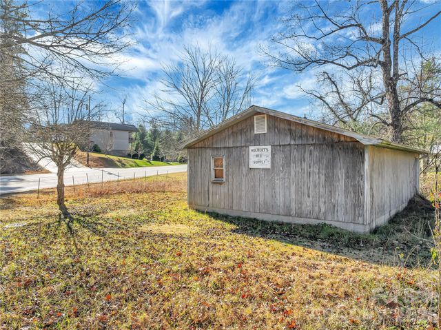 283 Ozone Drive, Saluda, NC 28773
