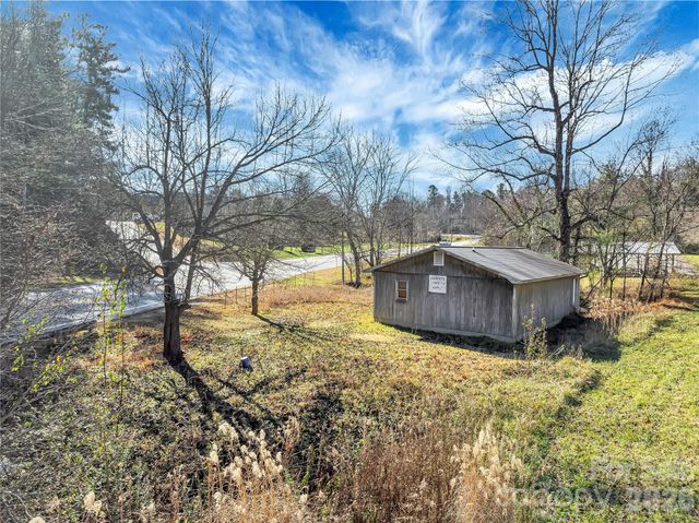 283 Ozone Drive, Saluda, NC 28773