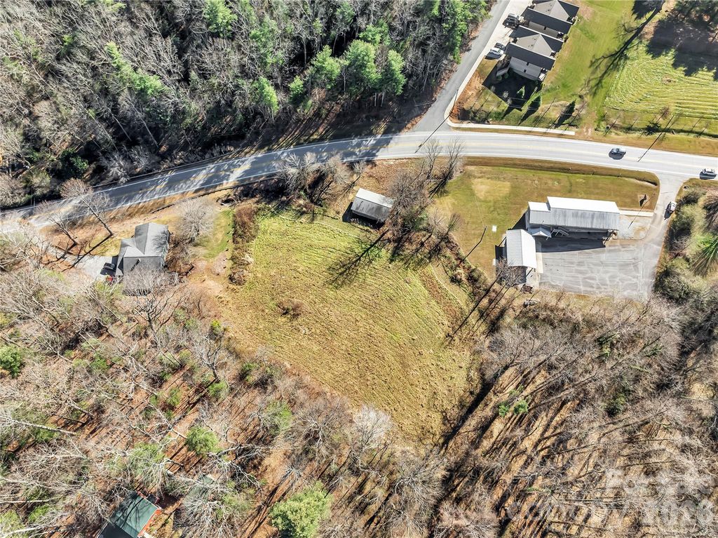 283 Ozone Drive, Saluda, NC 28773