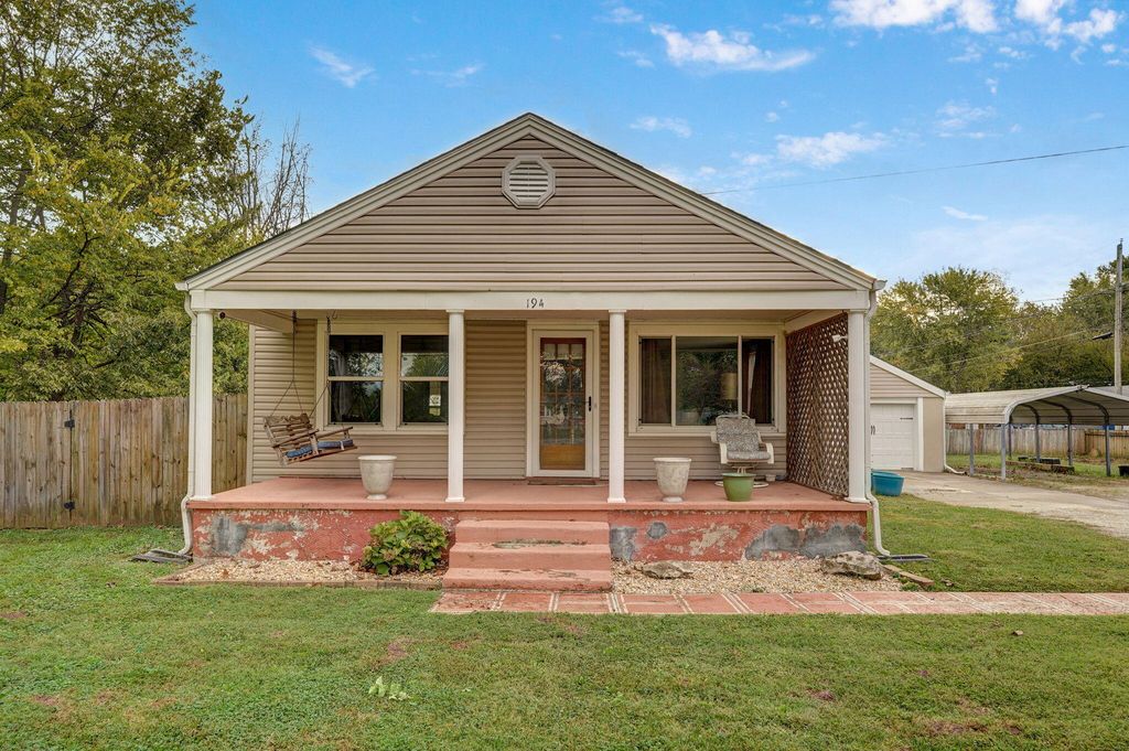 1944 South Farm Road 133, Springfield, MO 65807