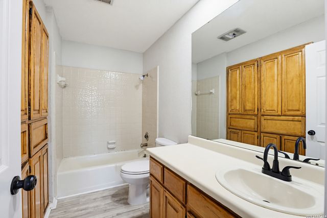 402 Thetford, San Antonio, TX 78254
