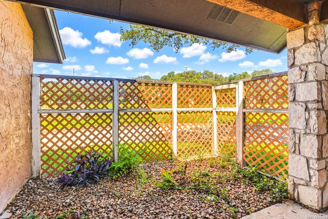 402 Thetford, San Antonio, TX 78254