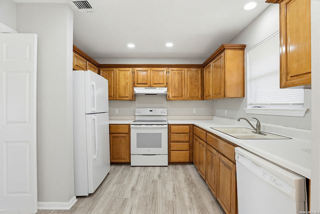 402 Thetford, San Antonio, TX 78254